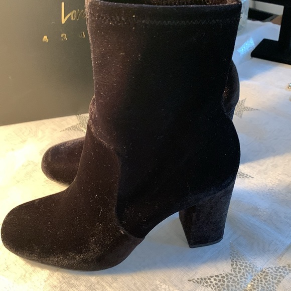 Lord & Taylor 424 Fifth collection suede ankle boots - Picture 5 of 8